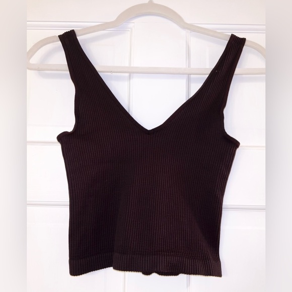 Design by Olivia Women's Four-Way Stretch V-Neck Ribbed Seamless Crop Top - Picture 1 of 8